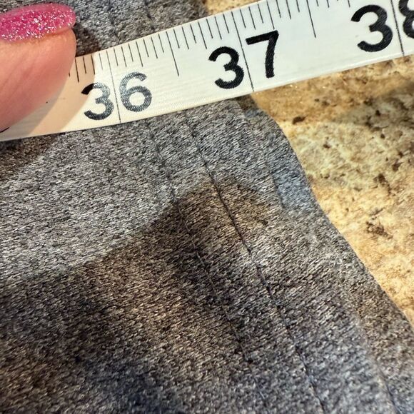 Fame 4 15 stretchy gray with pink and white stripe measures to 2X - Picture 7 of 10